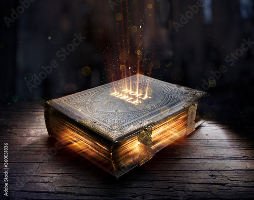 Fotografia Shining Holy Bible - Ancient Book On Old Table
