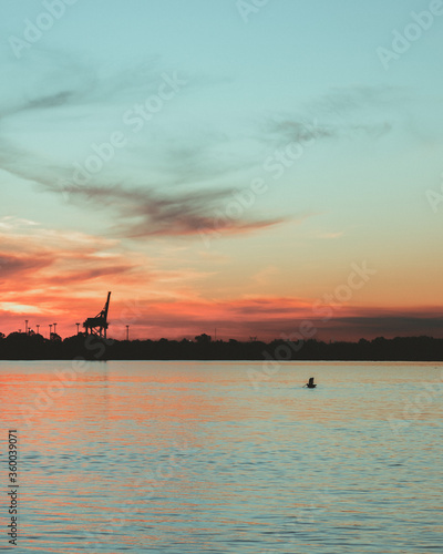  pescador en atardecer - Rio Parana Argentina Buenos Aires