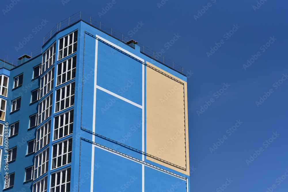 Side of a multi-storey residential building with mounts for a stretch advertising