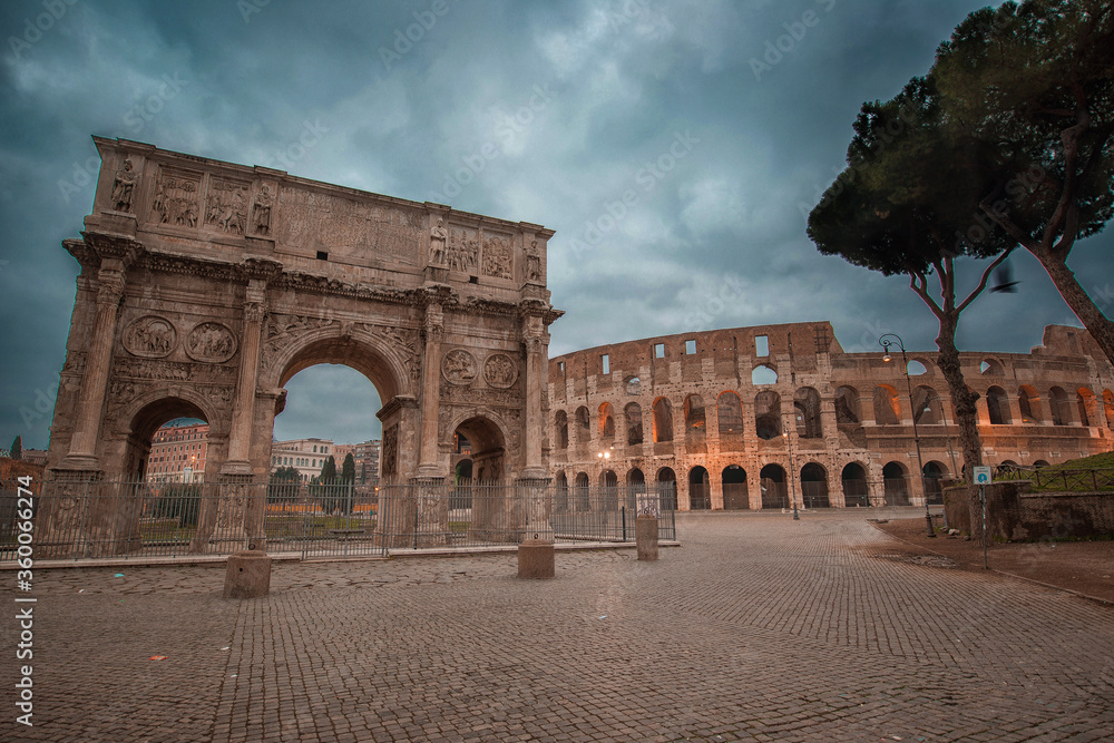 arch of constantine in rome and the colosseum