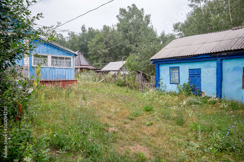 An old village in the Bashkir outback. Wooden houses and dirt paths. Russia, Bashkortostan. © gummy-beer