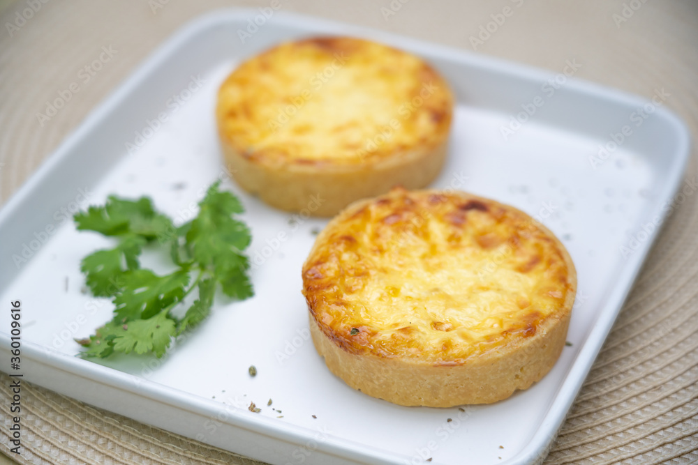 Deliciosos salgados quiches assados Deliciosos salgados quiches assados