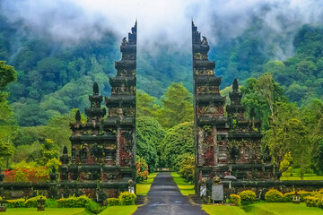 Wandcirkels Bali Hindoetempel poort op Bali Indonesië  © Pav-Pro Photography 