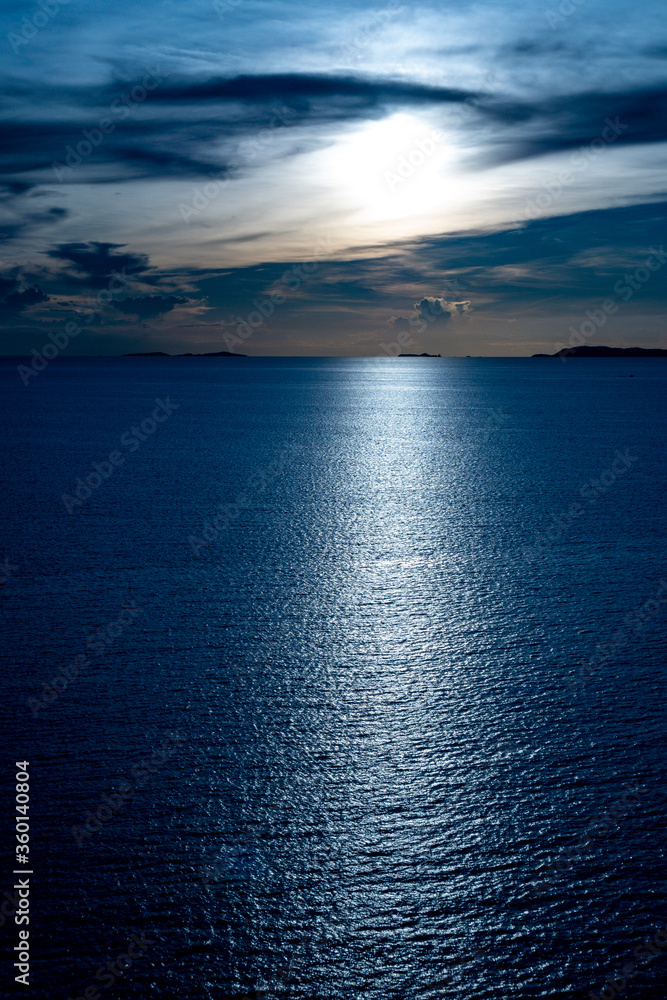 Fototapeta premium sunrise sunset moonlight over the sea