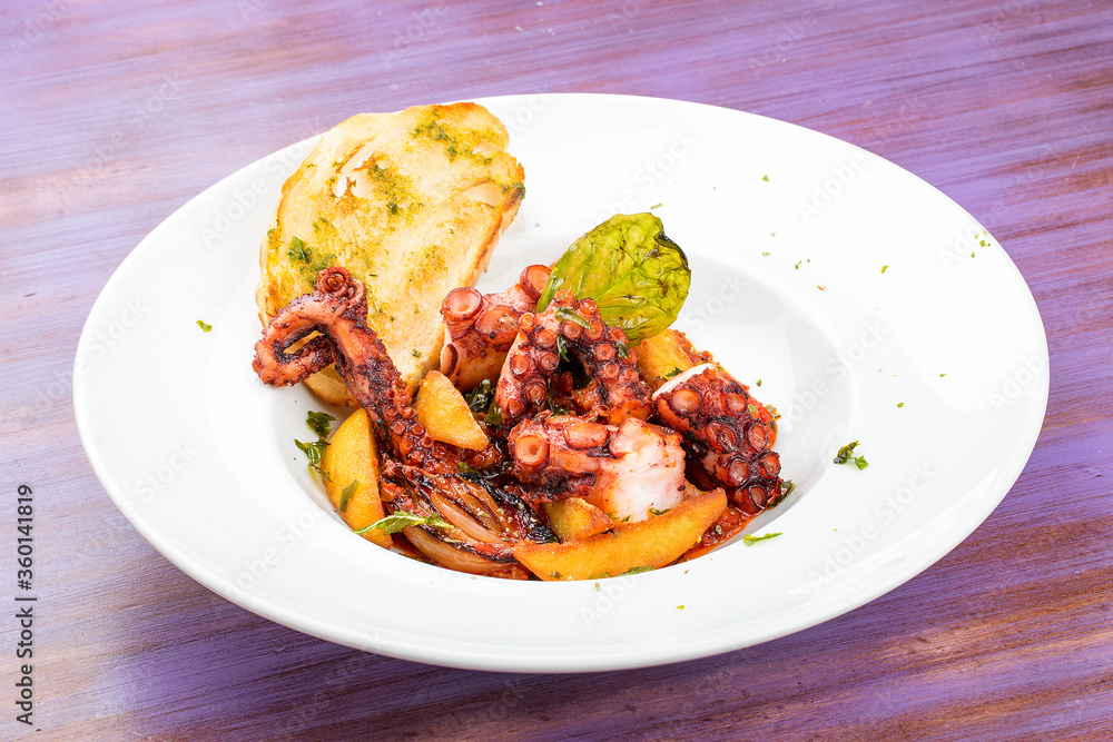 Italian-style fried octopus with tomatoes and potatoes Italian-style fried octopus with tomatoes and potatoes