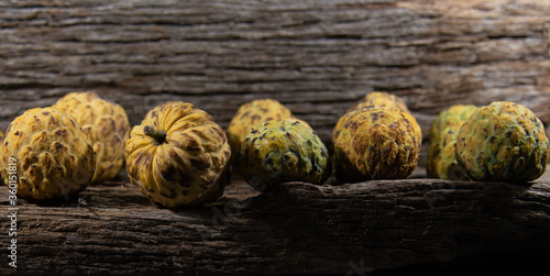 The araticum (Annona crassiflora) is a fruit native to the cerrado and belongs to the family Annonaceae.