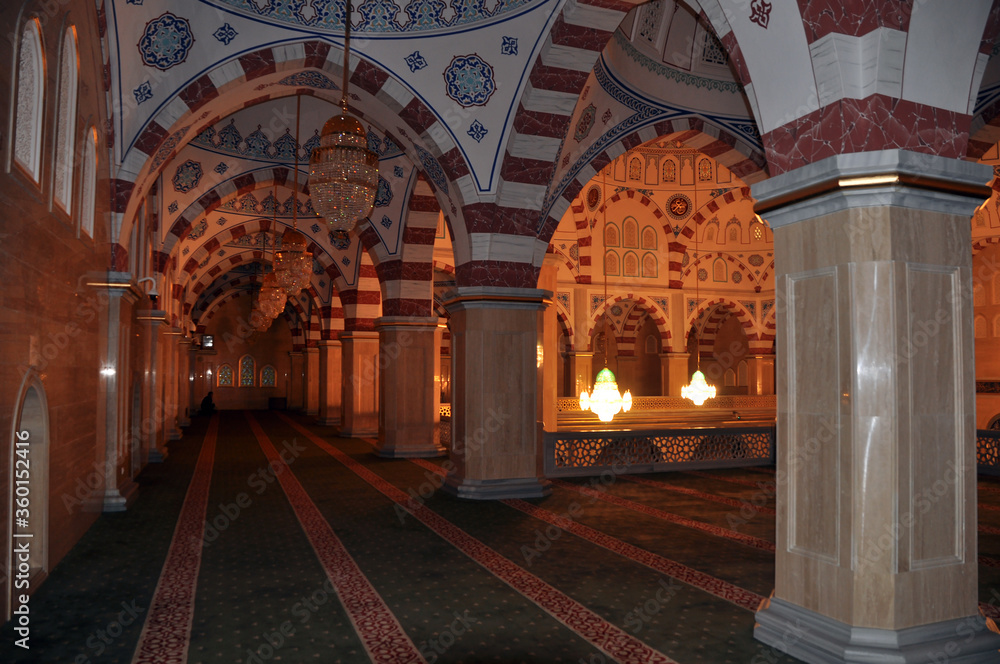 Obraz premium Architecture and interior decoration of the mosque Heart of Chechnya in the city of Grozny. Russia, the North Caucasus.