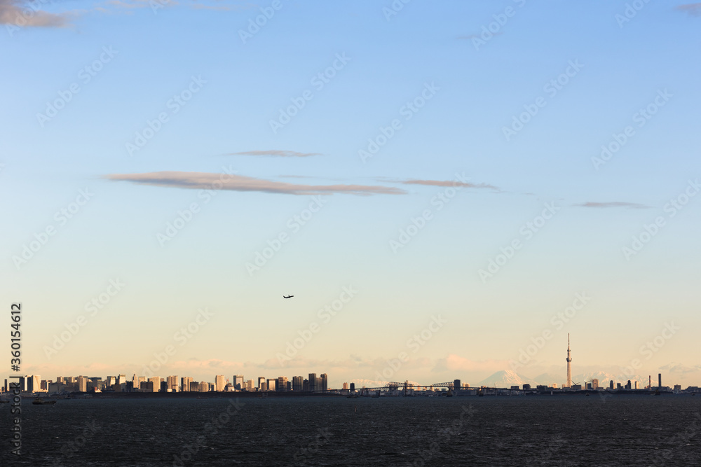 日本・東京湾アクアラインから見た東京都心