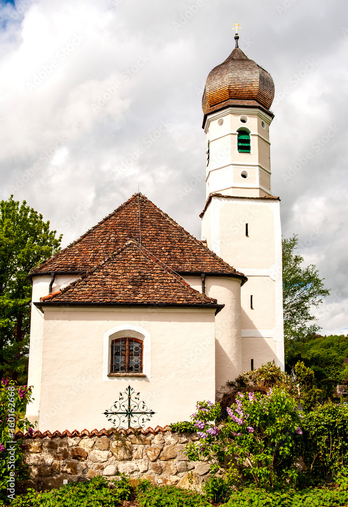 St.-Nikolaus-Kirche auf der Ilkahöhe bei Tutzing, Oberbayern St.-Nikolaus-Kirche auf der Ilkahöhe bei Tutzing, Oberbayern