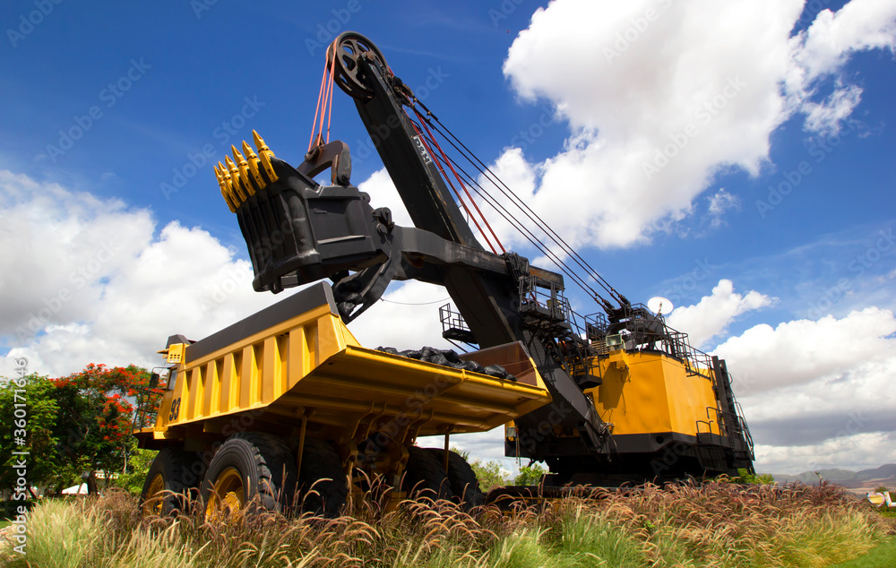 Large truck technology Digging mining soil Large truck technology Digging mining soil