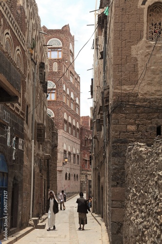 Traditional Yemen houses. Sanaa, which is on the Unesco World Heritage list, has many traditional houses. Houses with several floors are built of bricks.