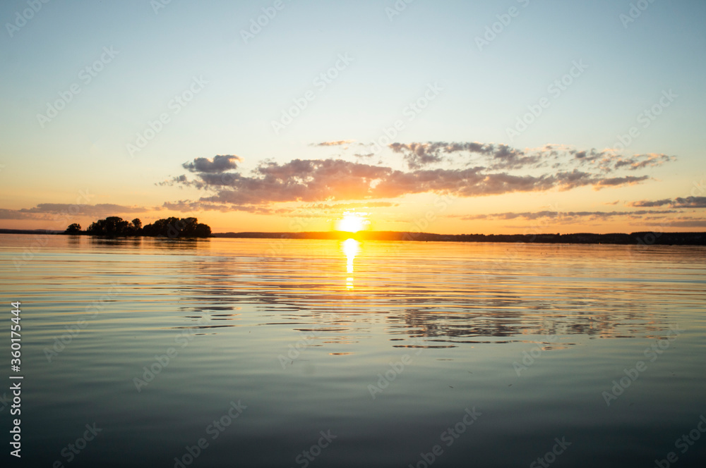 Obraz premium Magical fairytale sunset in the evening on the lake