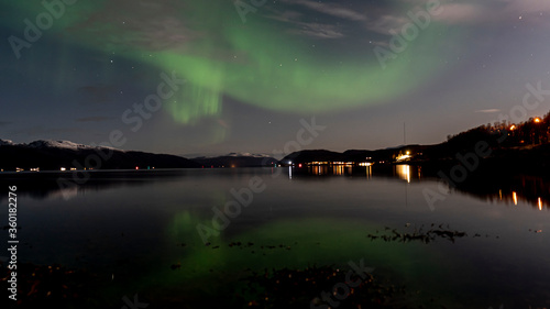 Polarlichter (aurora borealis) über Tromsö, Finnmark, Norwegen