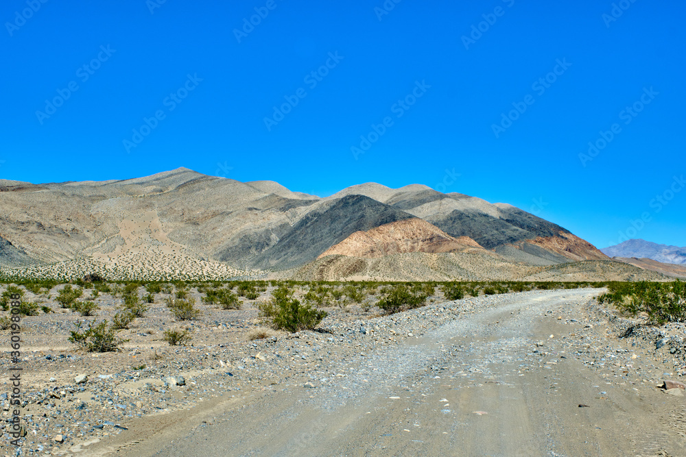 Road against the backdrop of mountains in the death valley