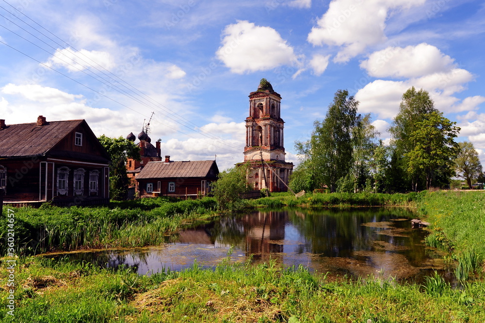 Naklejka premium Old churches in Velikoe village, Yaroslavl region, Russia