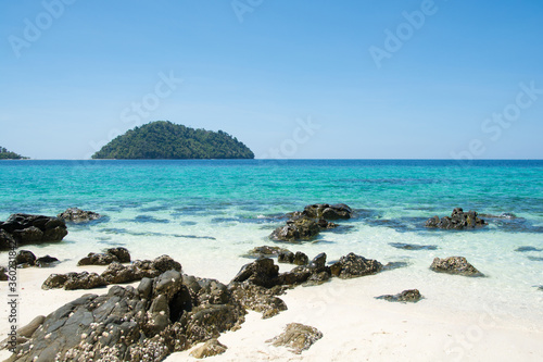 Fototapeta Naklejka Na Ścianę i Meble -  beautiful beach and tropical sea at lipe island ,satun Thailand