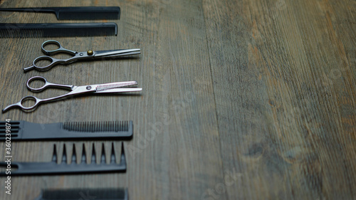 tijeras de cortar pelo y peines  photo