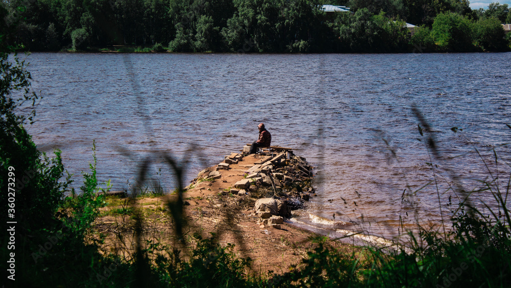Obraz premium Fisherman on the lake