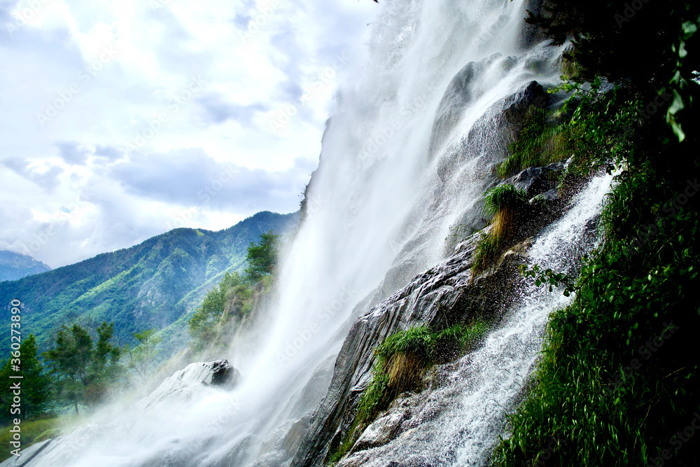 Fototapeta premium acquaragia waterfalls in valchiavenna Sondrio