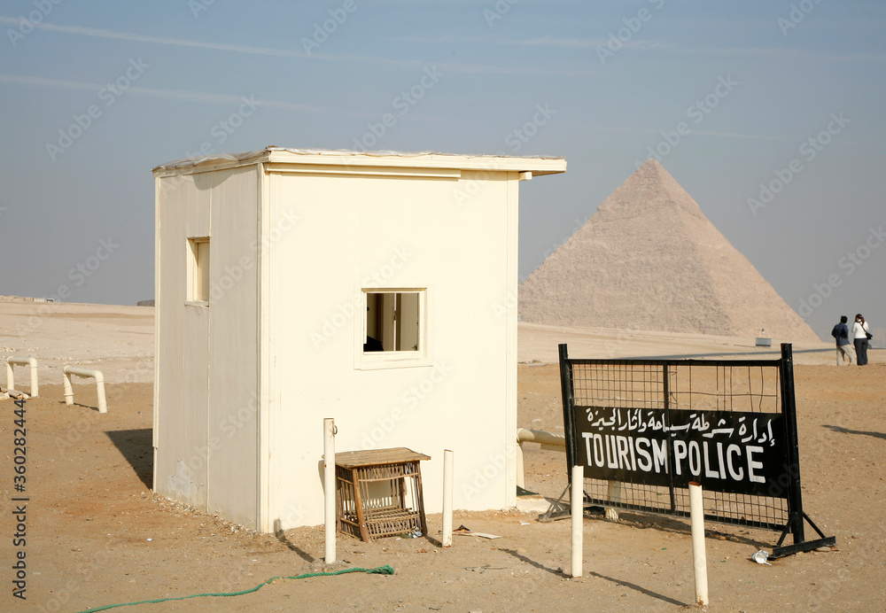 Oficina de policía en las pirámides de Guiza Egipto 