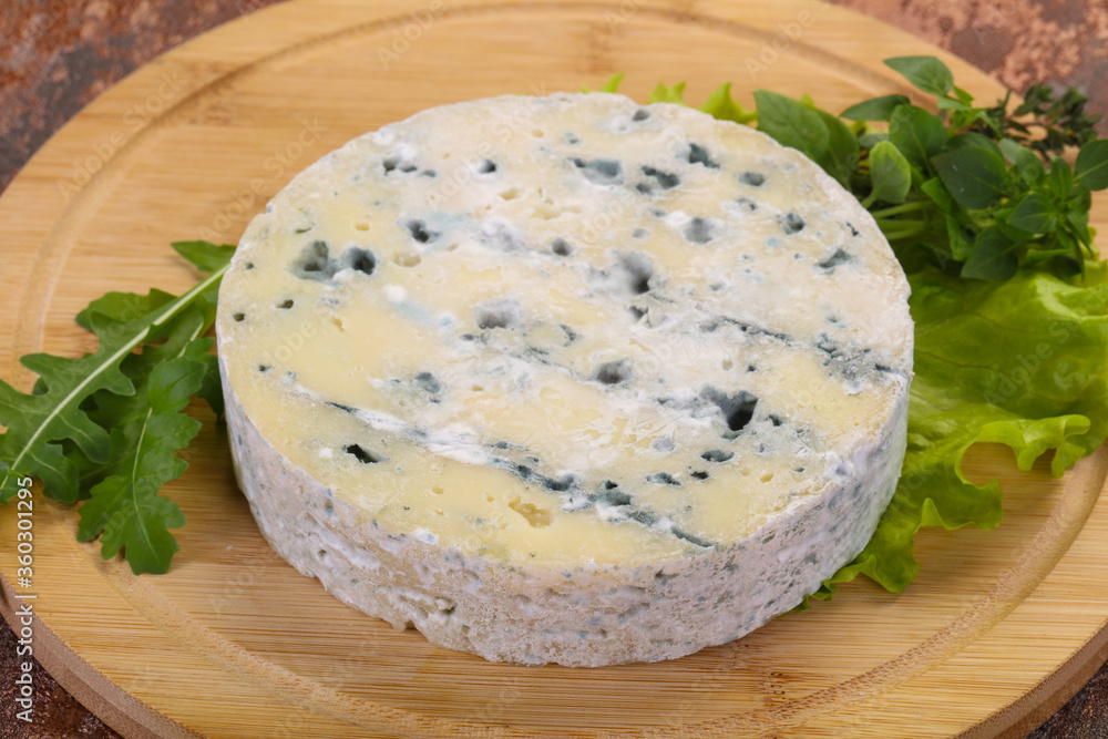 Round blue cheese Round blue cheese