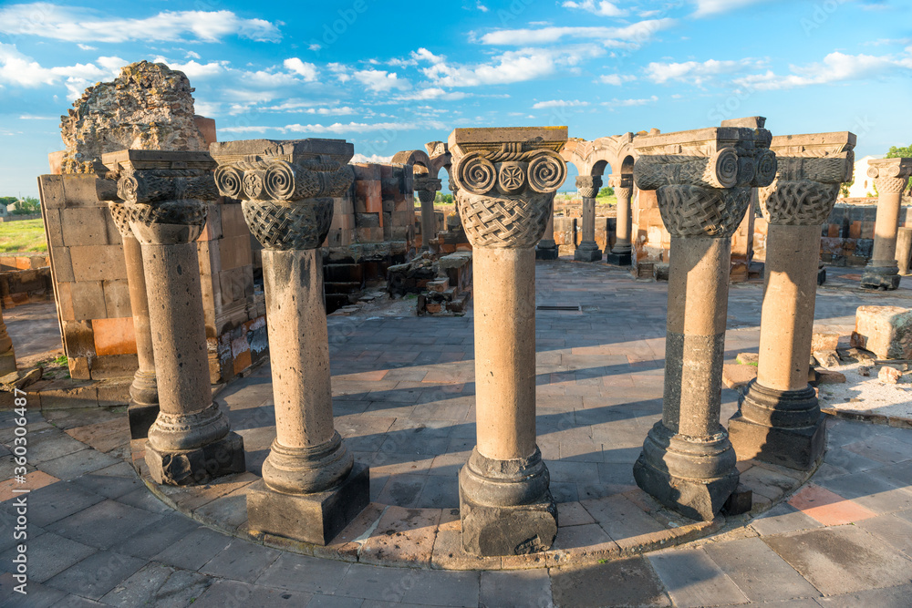 Fototapeta premium the ruins and columns of the ancient Zvartnots temple, a landmark of Armenia