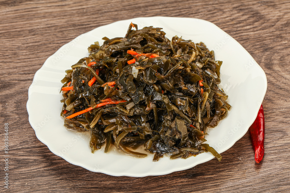 Seaweed cabbage with carrot and sesame