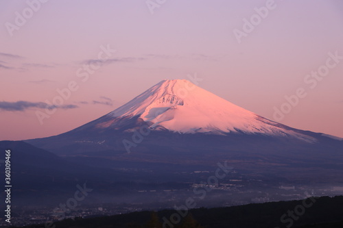 朝焼けの富士山