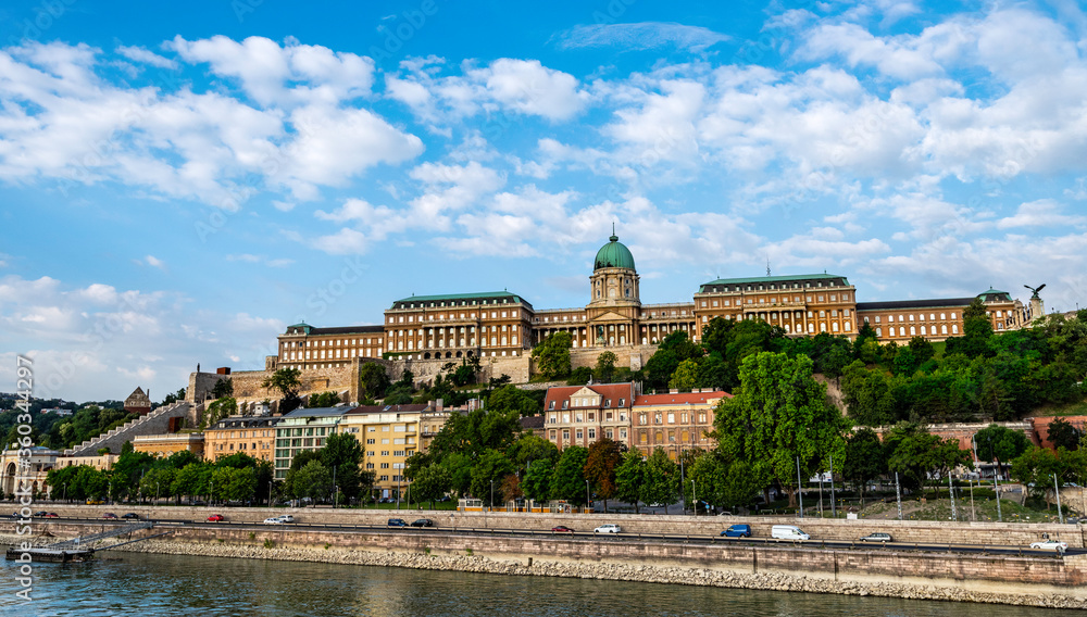 A pic of the Buda Castle taken from the chain bridge
