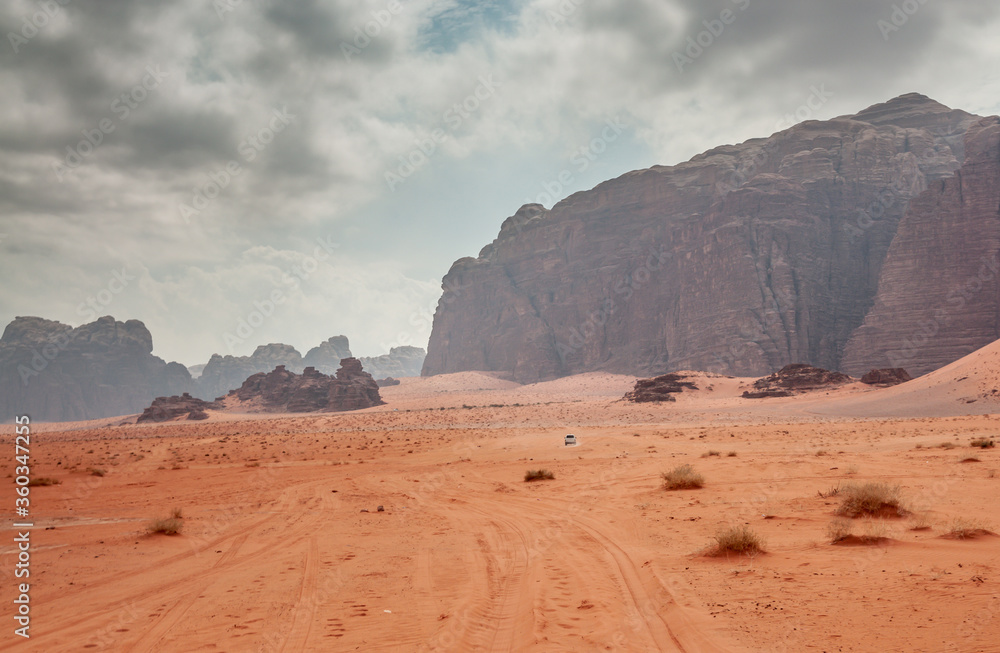 Naklejka premium Scenic desert landscape in Wadi Rum, Jordan