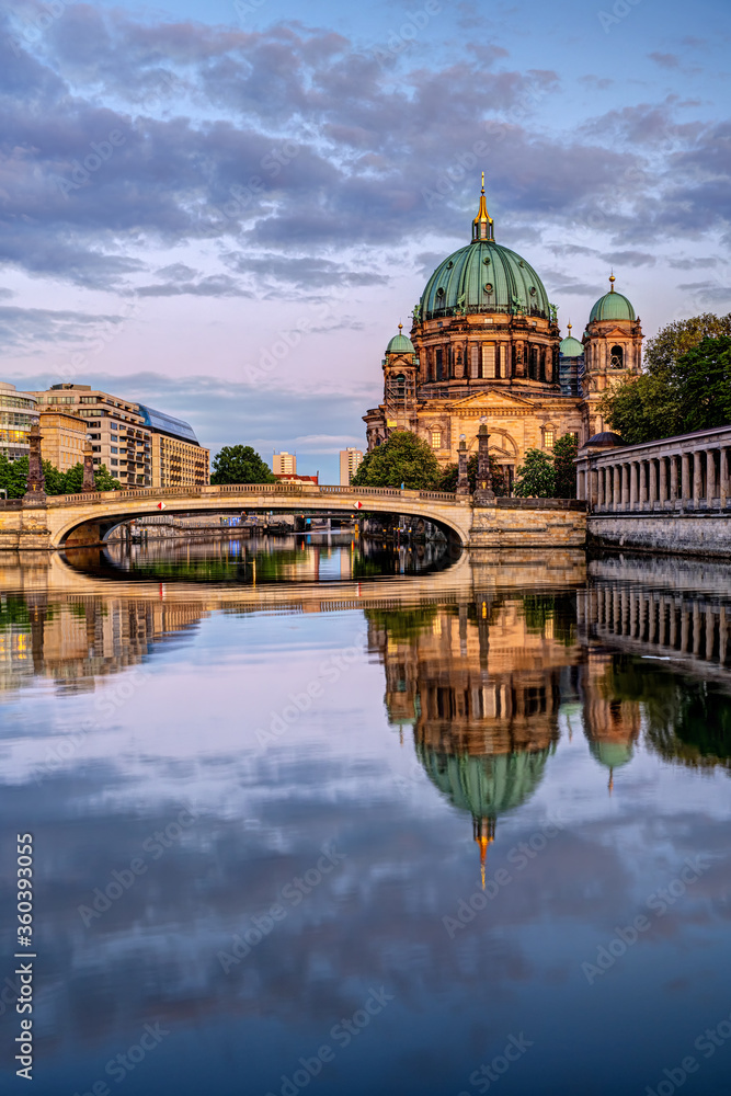 Fototapeta premium The Berlin Cathedral after sunset with a reflection in the river Spree