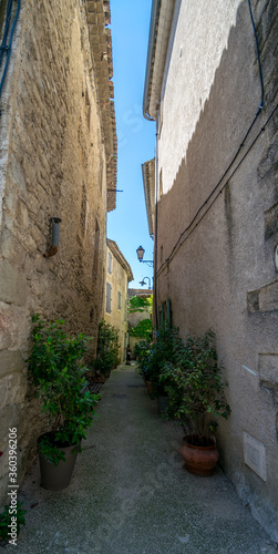 Fototapeta Naklejka Na Ścianę i Meble -  Saignon, village perché du Luberon dans le Vaucluse, Provence-Alpes-Côte-d'Azur, France.	
