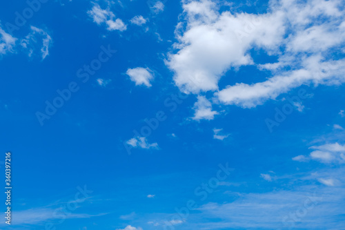 【写真素材】 青空 空 初夏の空 背景 背景素材 6月 コピースペース