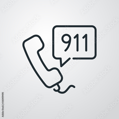 Concepto llamada de emergencia. Icono plano lineal auricular de teléfono con número 911 en burbuja de habla en fondo gris
