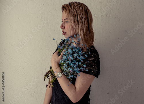 girl with white hair with the flower in hands