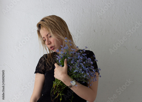 girl with white hair with the flower in hands