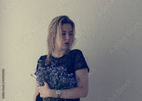 girl with white hair with the flower in hands