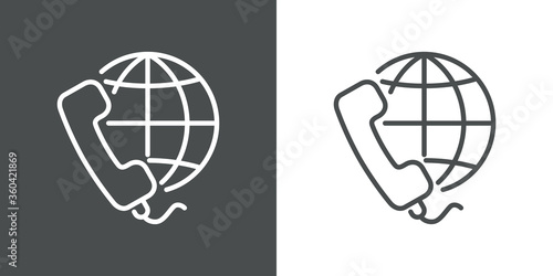 Concepto comunicación telefónica internacional. Icono plano lineal auricular de teléfono con globo terráqueo en fondo gris y fondo blanco