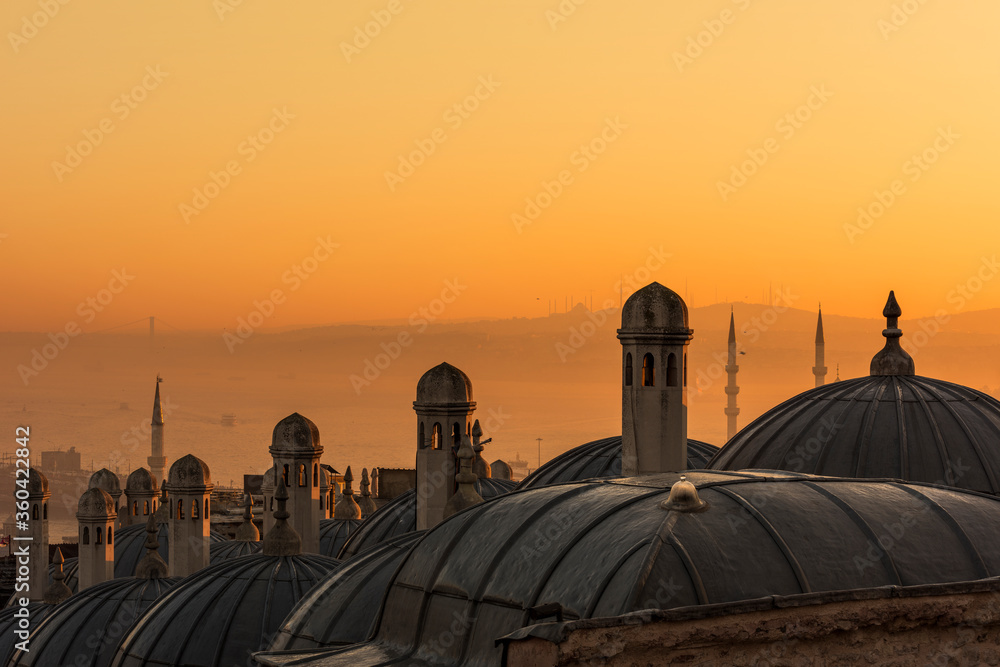 Obraz premium Istanbul, Turkey. Sunrise views from Suleymaniye.