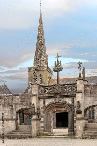 La Martyre. La porte triomphale de l'église Saint Salomon de l'enclos paroissial. Finistère. Bretagne 