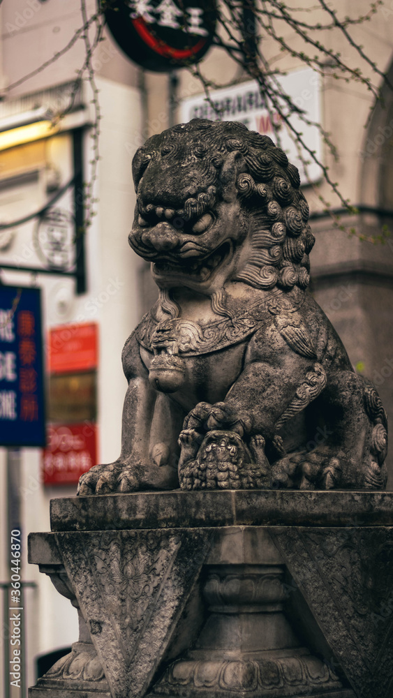 Naklejka premium Statue of a lion