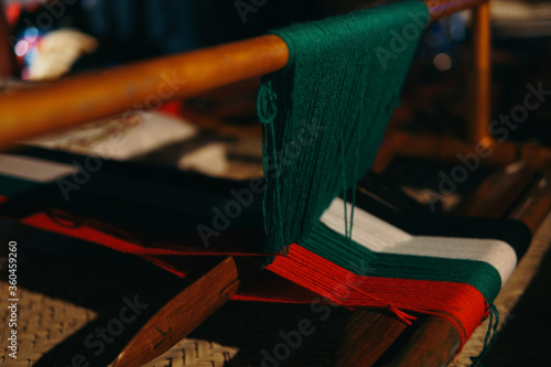 Weaving a flag using a traditional arabic technique