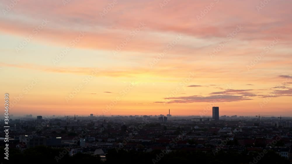 Sunset sky over silhouetted cityscape, Berlin, Germany
Sunset sky over silhouetted cityscape, Berlin, Germany