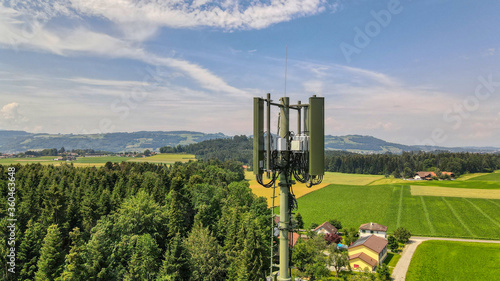 Luftaufnahme einer Antenne für den mobilen Empfang photo