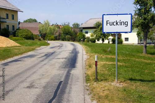 Картината върху платно Austrian village
