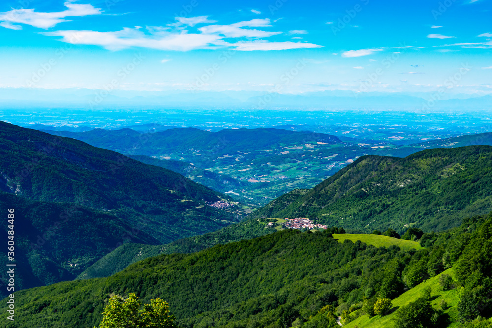 panorama dal Monte Lesima, Oltrepò Pavese