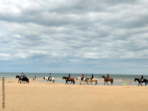 cavaliers sur la plage
