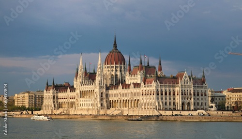 Hungarian parliament building, Budapest © Octo