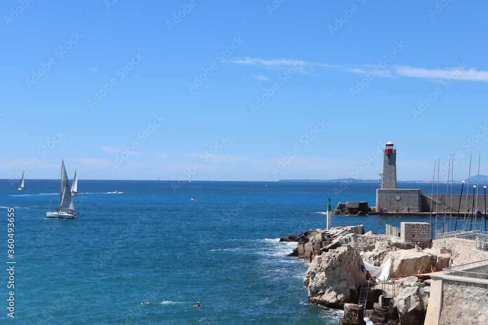 Le phare du port de Nice, ville de Nice, département des Alpes Maritimes, France