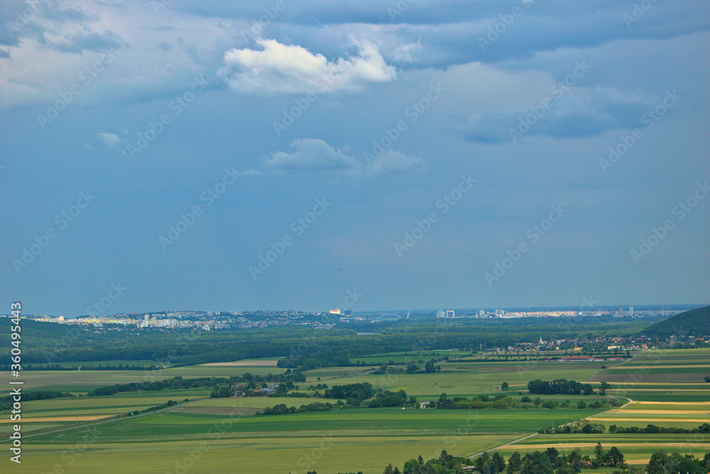 Panoramabild Bratislava aus der Ferne